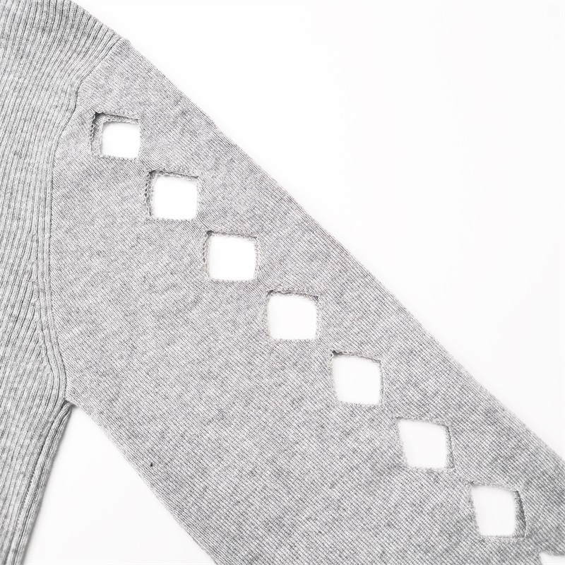 Grey long sleeves pullover sweater